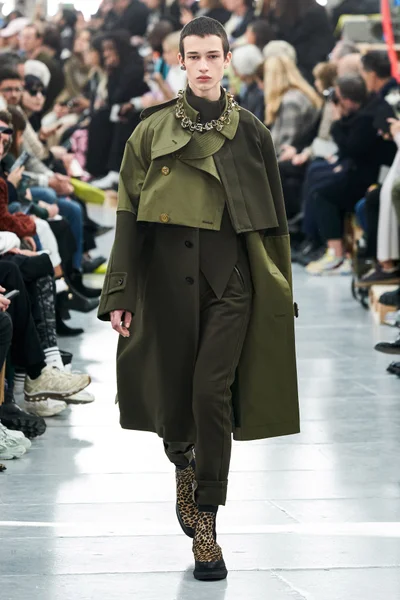 Look 4